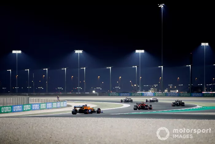 Lewis Hamilton, Mercedes W12, Mick Schumacher, Haas VF-21, Valtteri Bottas, Mercedes W12, Carlos Sainz Jr, Ferrari SF21, y Daniel Ricciardo, McLaren MCL35M.