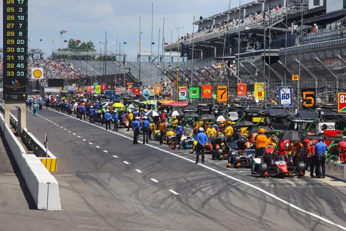 General view of the pitlane