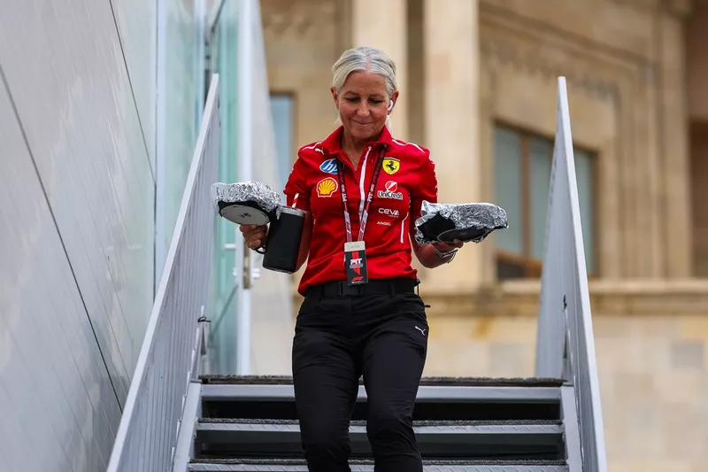 Angela Cullen, entraîneur de Lewis Hamilton, Ferrari
