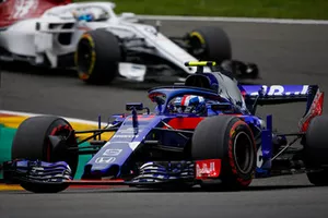 Pierre Gasly, Toro Rosso STR13, et Marcus Ericsson, Sauber C37