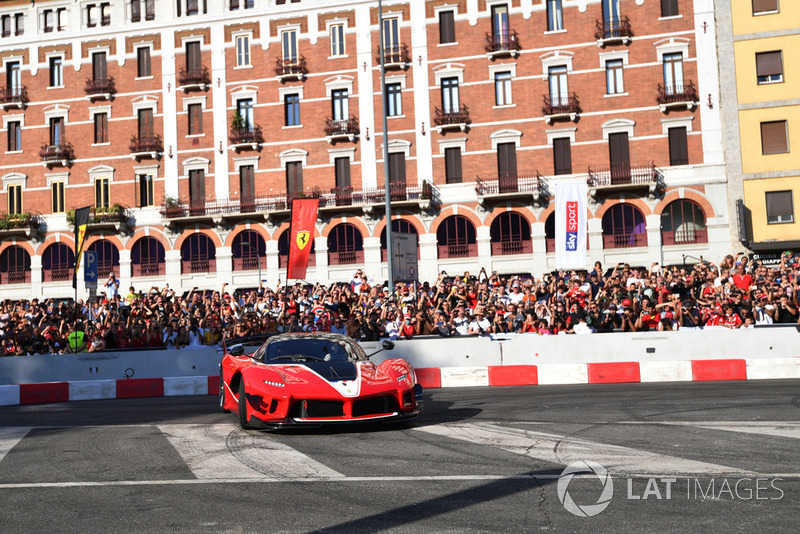 Автомобиль Ferrari FXX-K