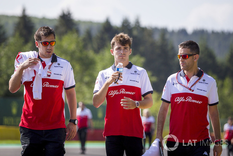 Charles Leclerc, Sauber on track walk with his engineers