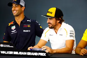Daniel Ricciardo, Red Bull Racing, et Fernando Alonso, McLaren, en conférence de presse