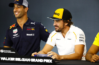 Daniel Ricciardo, Red Bull Racing, et Fernando Alonso, McLaren, en conférence de presse