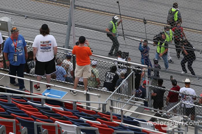 Fans cheer for Darrell Wallace Jr., Richard Petty Motorsports, Chevrolet Camaro