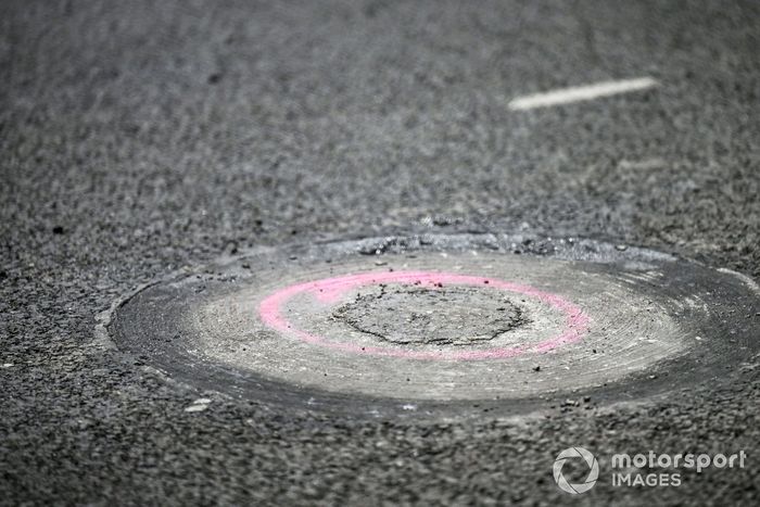 Arqueta reparada en el circuito