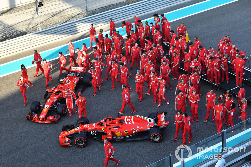 Командне фото Ferrari