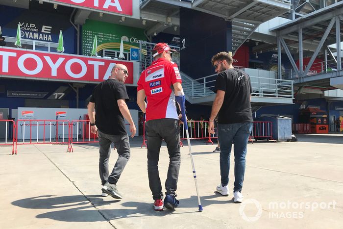 Jorge Lorenzo, Ducati Team lesionado tras la caída