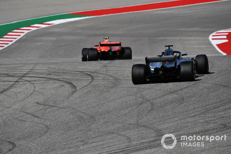 Kimi Raikkonen, Ferrari SF71H, Lewis Hamilton, Mercedes AMG F1 W09 EQ Power+