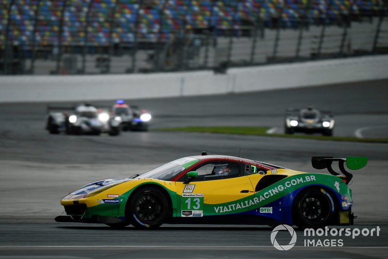 25. Поул в классе GTD: Чико Лонго, Виктор Францони, Маркос Гомес, Via Italia Racing Ferrari 488 GT3 (№13)