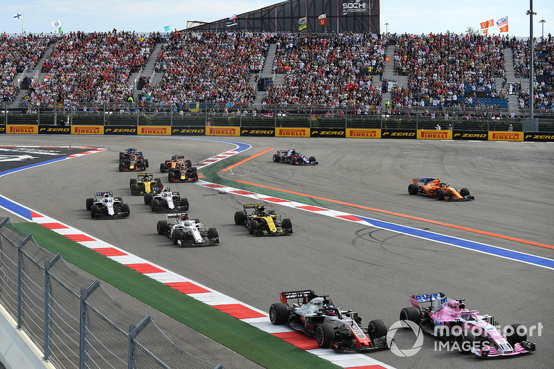 Sergio Perez, Racing Point Force India VJM11, Romain Grosjean, Haas F1 Team VF-18 and Marcus Ericsson, Sauber C37