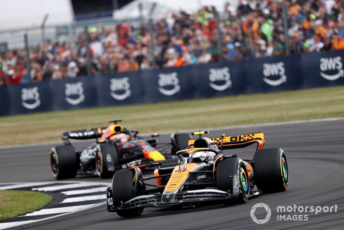 Lando Norris, McLaren MCL60, Max Verstappen, Red Bull Racing RB19