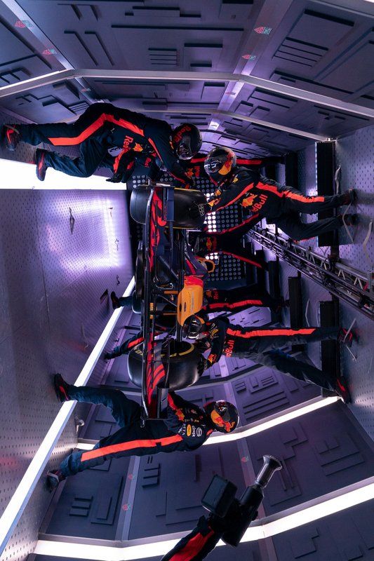 Red Bull Zero-G pit stop
