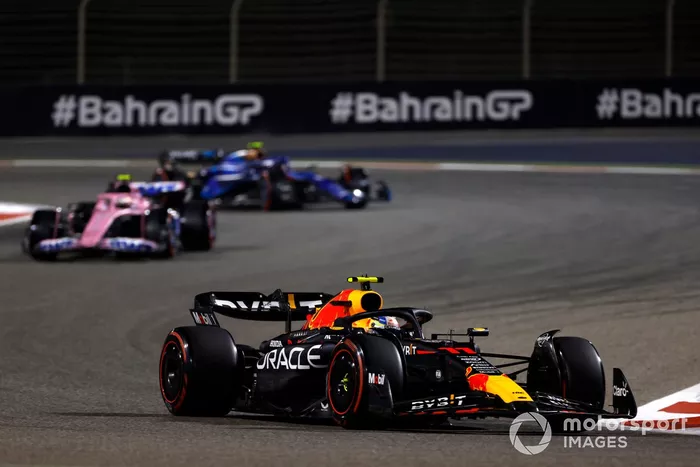 Sergio Pérez, Red Bull Racing RB19, Pierre Gasly, Alpine A523