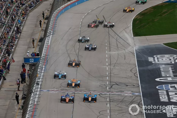 Scott Dixon, Chip Ganassi Racing Honda, Felix Rosenqvist, Arrow McLaren Chevrolet 