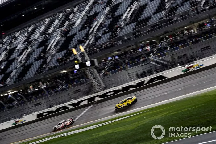 #66 Ford Chip Ganassi Racing Ford GT, GTLM: Joey Hand, Dirk Müller, Sebastien Bourdais, #4 Corvette Racing Corvette C7.R, GTLM: Oliver Gavin, Tommy Milner, Marcel Fassler