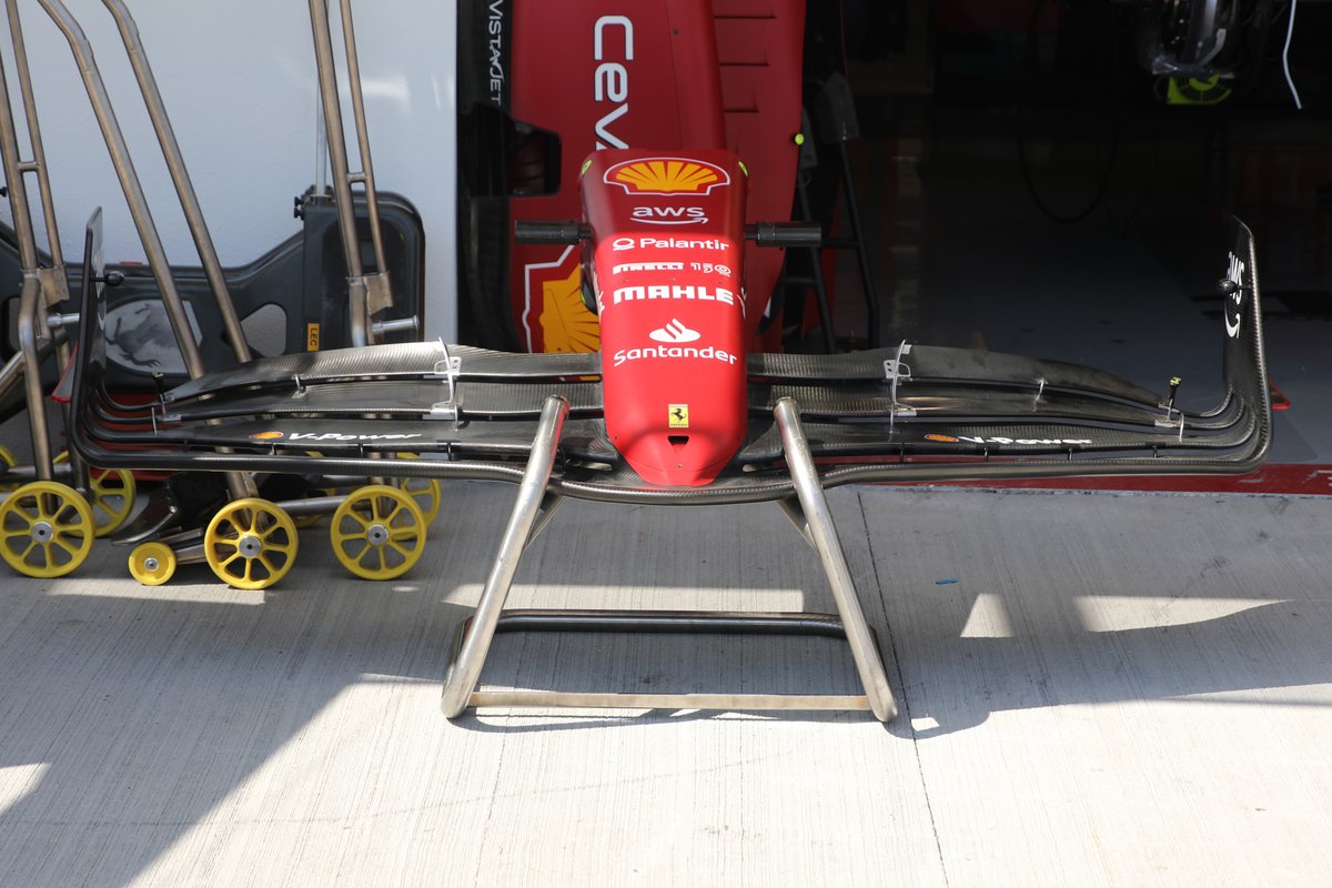 Detalle del ala frontal del Ferrari F1-75.