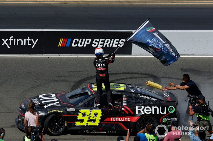 Daniel Suárez, TrackHouse Racing, Onx Homes / Renu Chevrolet Camaro celebra su primera victoria