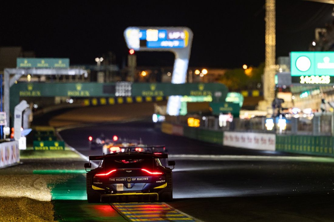 #27 Corazón: Racing Team Aston Martin Vantage AMR LMGT3: Ian James, Daniel Mancinelli, Alex Riberas