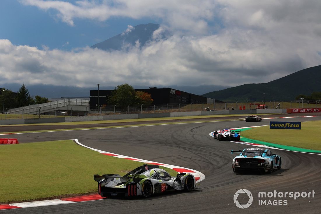 #94 Peugeot Totalenergies Peugeot 9X8: Paul Di Resta, Loic Duval, Stoffel Vandoorne