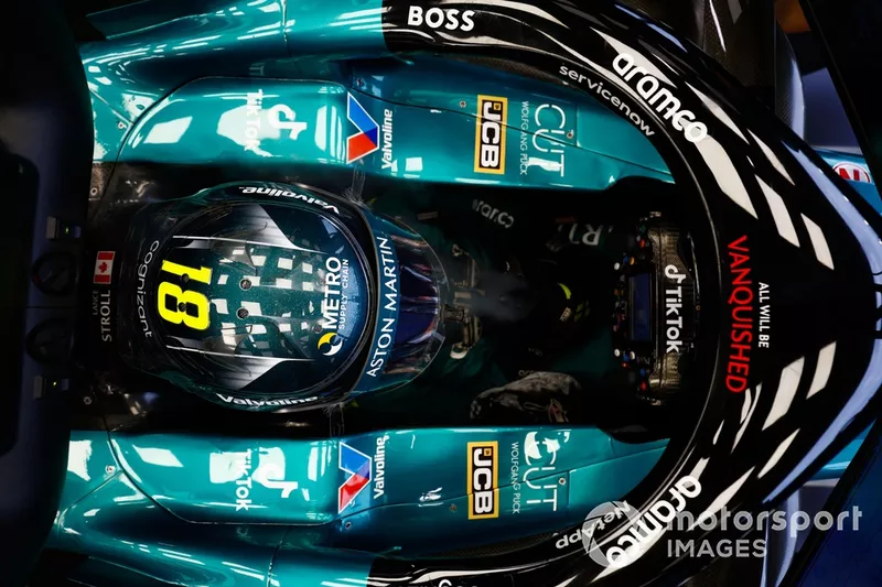 Lance Stroll, Aston Martin F1 Team, dans le cockpit