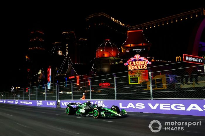 Zhou Guanyu, Stake F1 Team KICK Sauber C44