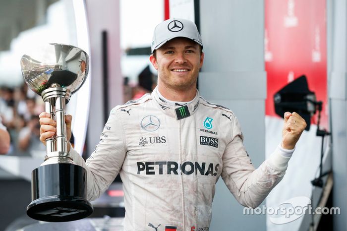 Podium: ganador, Nico Rosberg, Mercedes AMG F1