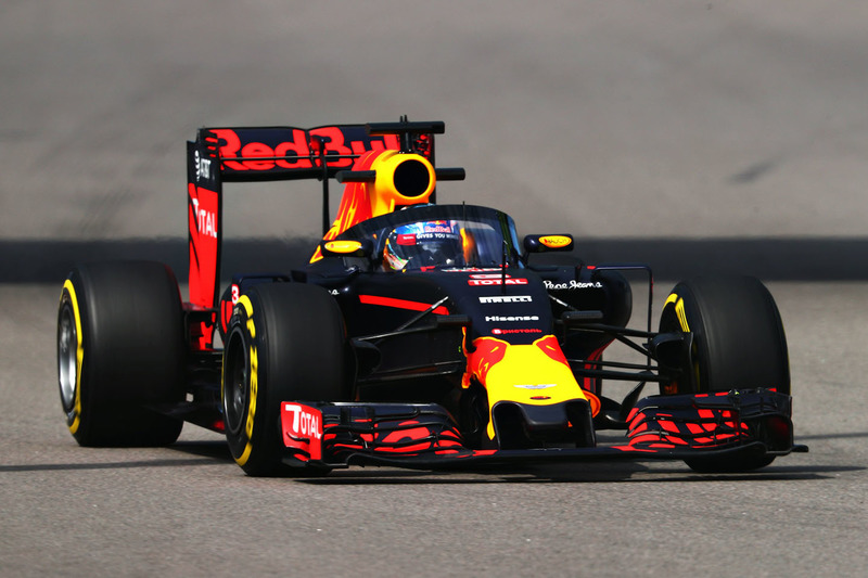 Daniel Ricciardo, Red Bull Racing RB12 con el aeroscreen