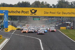 Start van de wedstrijd, Marco Wittmann, BMW Team RMG, BMW M4 DTM en Jamie Green, Audi Sport Team Ros