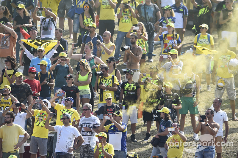 Valentino Rossi, Yamaha Factory Racing, fans