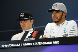 Льюис Хэмилтон, Mercedes AMG F1, и Нико Росберг, Mercedes AMG F1
