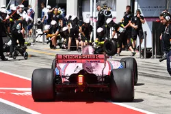 Esteban Ocon, Sahara Force India VJM10 pit stop