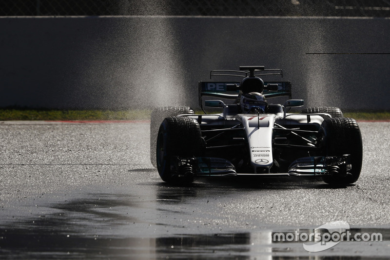 Валттері Боттас, Mercedes AMG F1 W08, їде по воді