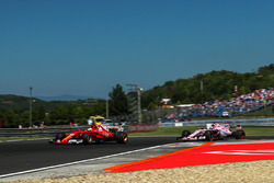 Sebastian Vettel, Ferrari SF70-H y Sergio Pérez, Force India VJM10