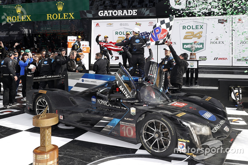 Ganadores #10 Wayne Taylor Racing Cadillac DPi: Ricky Taylor, Jordan Taylor, Max Angelelli, Jeff Gor