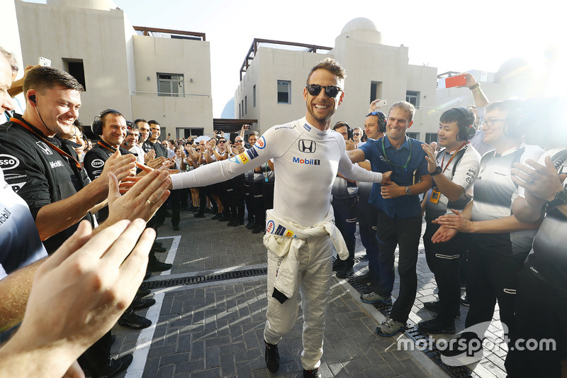 Jenson Button, McLaren walks to the garage to the cheers of his team