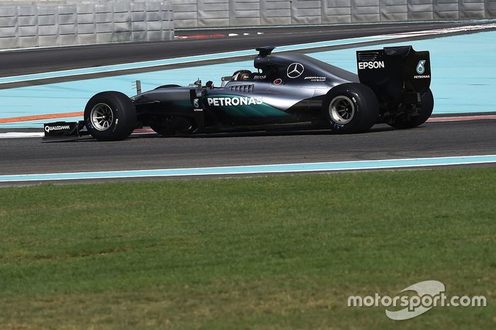 Pascal Wehrlein, Mercedes AMG F1 con las nuevas Pirelli 2017