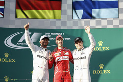 Lewis Hamilton, Mercedes AMG, deuxième, Sebastian Vettel, Ferrari, vainqueur et Valtteri Bottas, Mercedes AMG, troisième, sur le podium