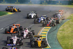Nico Hulkenberg, Renault Sport F1 Team RS17, Sergio Pérez, Force India VJM10, Esteban Ocon, Force India VJM10, and Fernando Alonso, McLaren MCL32, as Kevin Magnussen, Haas F1 Team VF-17, y Marcus Ericsson, Sauber C36