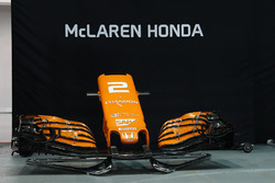 Ніс та переднє антикрило McLaren MCL32