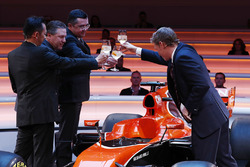 McLaren-Chef Zak Brown, Honda-Projektleiter Yusuke Hasegawa, McLaren-Rennleiter Eric Boullier und Si