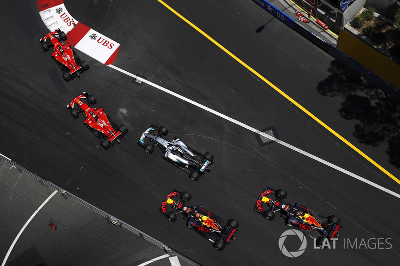 Arrancada: Kimi Raikkonen, Ferrari SF70H, Sebastian Vettel, Ferrari SF70H, Valtteri Bottas, Mercedes AMG F1 W08