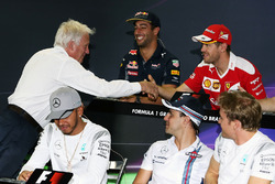 Пресс-конференция FIA: делегат FIA Чарли Уайтинг и Себастьян Феттель, Ferrari