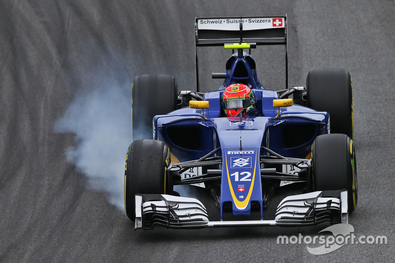 Felipe Nasr, Sauber C35 locks up under braking