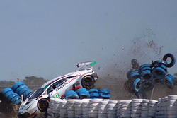 Crash für #28 Dream Racing Lamborghini Huracan GT3: Lawrence DeGeorge, Paolo Ruberti, Cedric Sbirraz