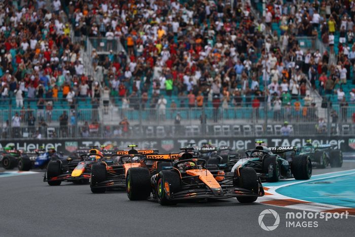 Lando Norris, McLaren, Oscar Piastri, McLaren, Max Verstappen, Red Bull Racing, Andrea Kimi Antonelli, Mercedes