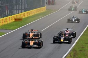 Lando Norris, McLaren, Oscar Piastri, McLaren, Max Verstappen, Red Bull Racing