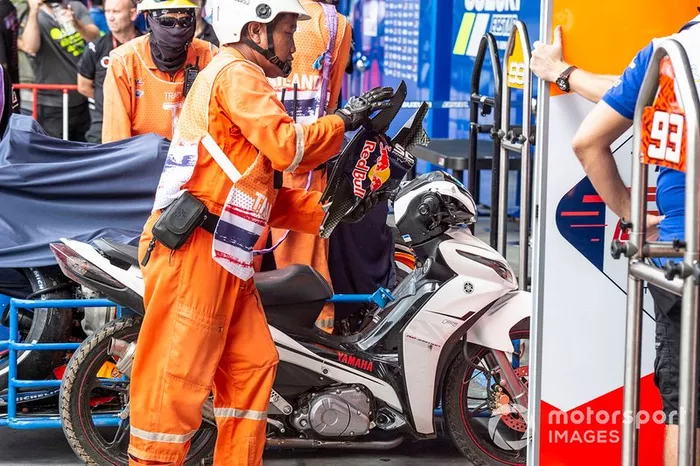 Moto de Marc Marquez, Repsol Honda Team, tras la caída