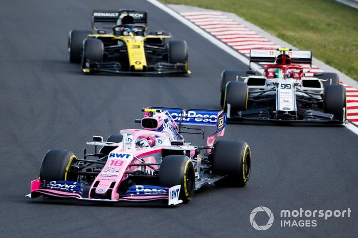 Lance Stroll, Racing Point RP19, lidera Antonio Giovinazzi, Alfa Romeo Racing C38, y Daniel Ricciardo, Renault F1 Team R.S.19