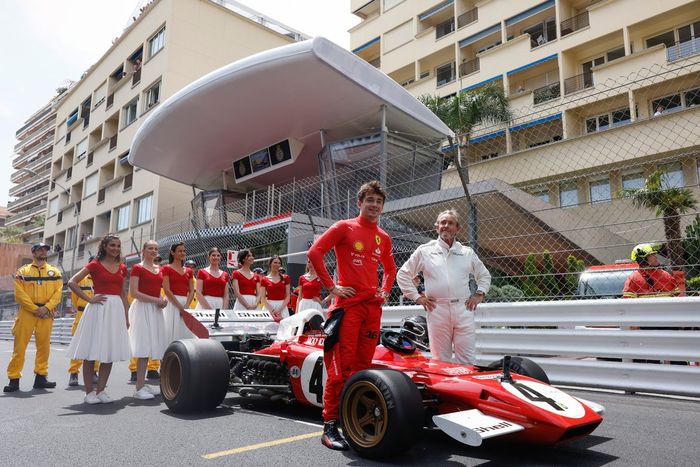 Charles Leclerc, Ferrari, junto a Jacky Ickx  